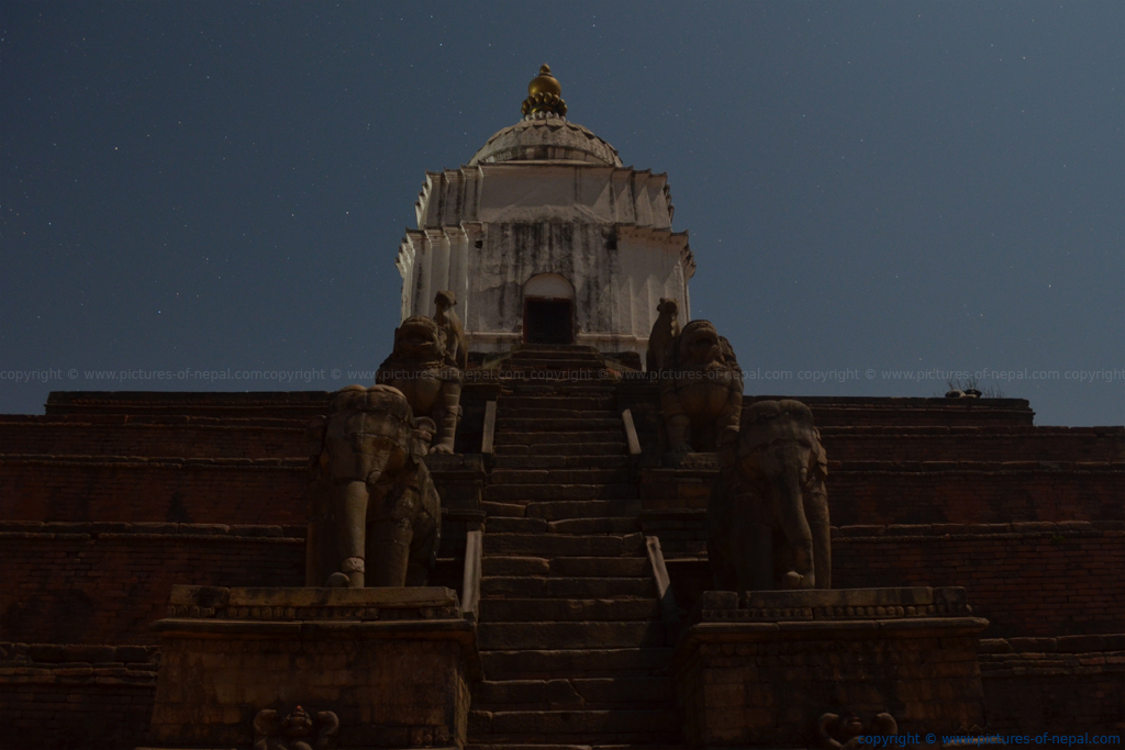 Night shot of Fasidega Temple